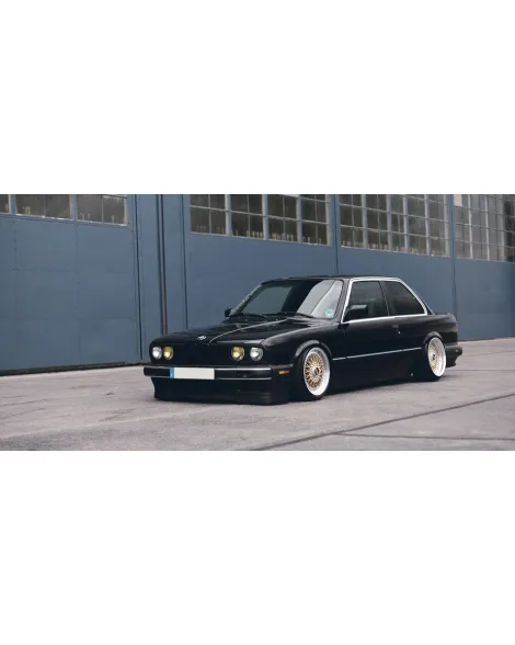 BMW 3 Series E30 Air Lift Performance Digital 3P Air Suspension Performance Kit BMW 3 Series E30 Air Lift Performance Digital 3P Air Suspension Performance Kit